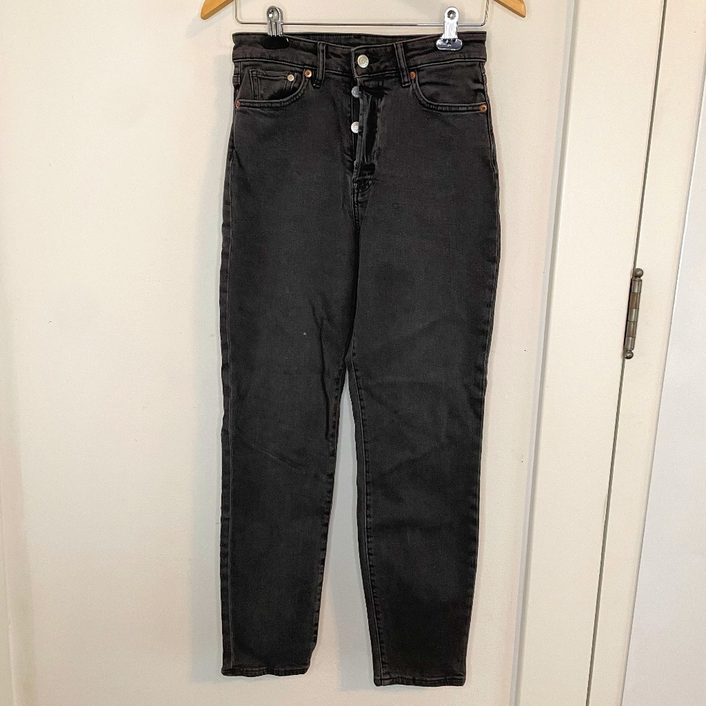 H&M Ultra HighWaist Mom Jeans